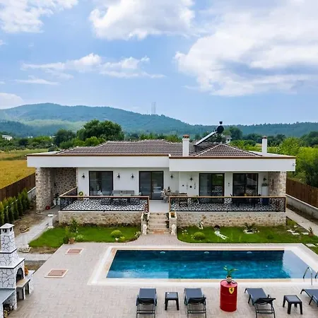 فيلة Modern, Havuzlu Lux